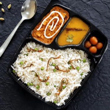 Pulav With Paneer Butter Masala