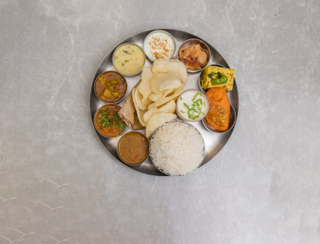 K C Das Special Paramparic North Indian Thali (1 No)