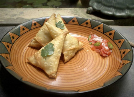 Jalapeno And Cheese Samosa