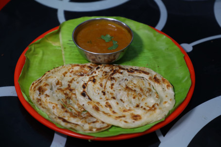 Parotta(2Pcs) Chicken Gravy