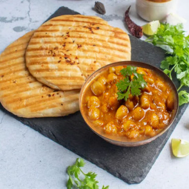 Chana Masala, 2 Pasti Kulche