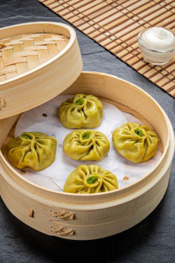Steamed Chilli Cheese Momos With Momo Chutney