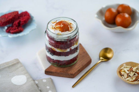 Torta Di Barattolo Di Velluto Rosso Gulab Jamun