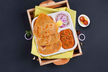 Chicken Kheema, Paratha Lunchbox With Gulab Jamun (2 Pcs) Combo