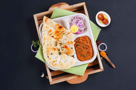 Chicken Kheema, Kulcha Lunchbox With Gulab Jamun (2 Pcs) Combo