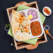 Chicken Kheema, Kulcha Lunchbox met Gulab Jamun (2 stuks) Combo
