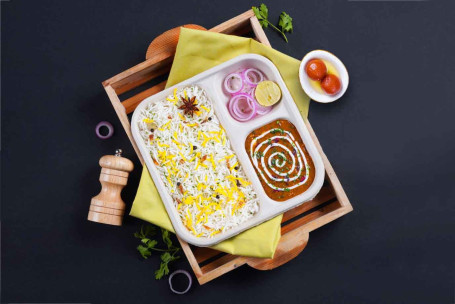 Dal Makhani, Ryżowy Lunchbox Z Gulab Jamun (2 Szt.) Combo