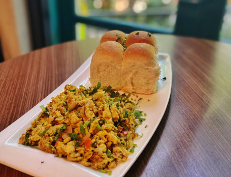 Paneer Bhurji Aur Pav