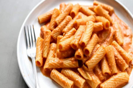 Pink Sauce Paneer Pasta