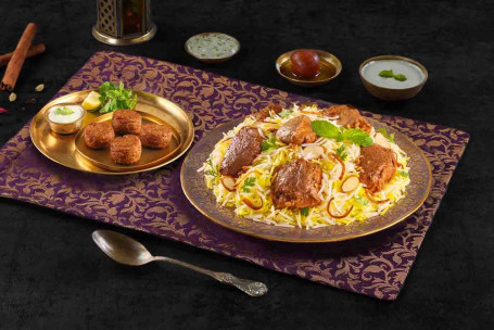 Solo Celebration Combo med Dum Gosht Biryani Murgh Kefta Kebabs