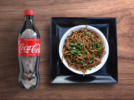 Chicken Hakka Noodles Coke 750 Ml Pet Bottle