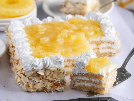 Eggless Fresh Cream Pineapple Cake [1/2Kg]