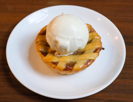 Grandma's Apple Pie (With Ice Cream)