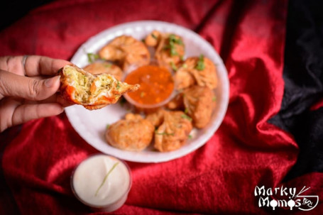 Veg Fried Momos With Cheese Dip (6 Pcs)