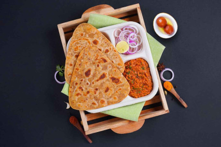 Kurczak Kheema Z Pudełkiem Śniadaniowym Paratha I Gulab Jamun (2 Szt.) Combo