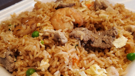 16. House Special Fried Rice Běn Lóu Chǎo Fàn