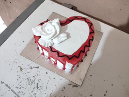 Heart Shape Strawberry Cake(Eggless)