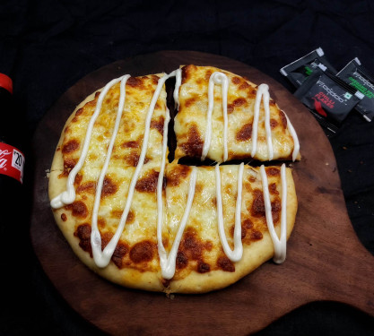 10 Cheese, Cheese Te Cheese Pizza 2 Coke (250Ml)
