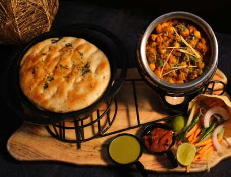 Amritsari Chole With Baked Kulcha