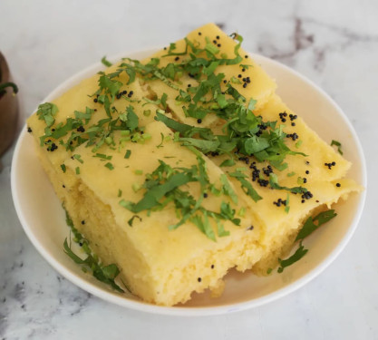 Khaman Served With Kadhi , Mirchi