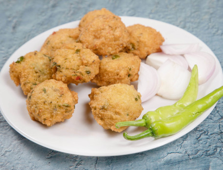 Dalwada (Served With Onion, Mirchi)