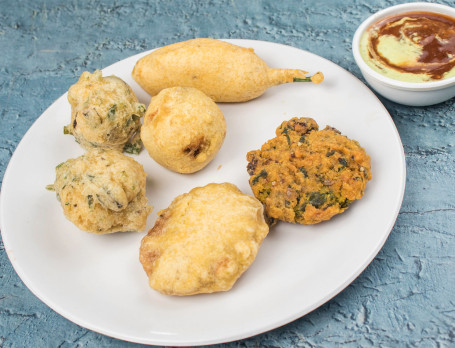 Mix Bhajia (Served With Green Chutney, Red Chutney)