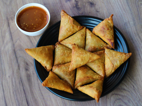 Navtad Samosa (Dal Vatana) (Ready)