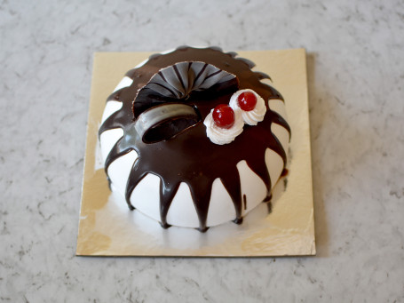 Eggless Chocolate Vanilla Cake