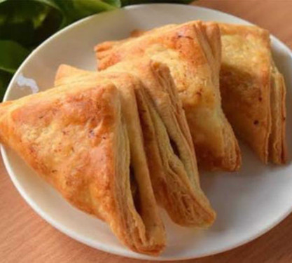 Regular Vegetable Puff (175 Gms)