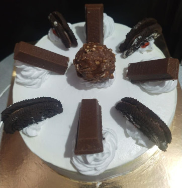 Oreo Kitkat Roacher Cake