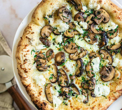 Regular Mushroom Pizza With Fresh