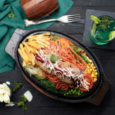 Veg. With Spaghetti And Cheese Sizzler