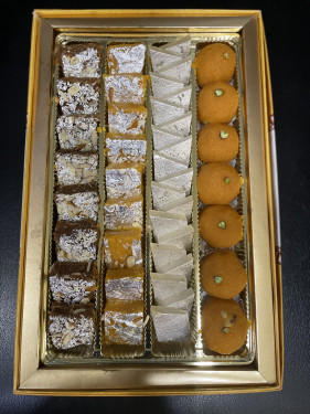 Sweets Box Kaju Barfi+ Motichoor Ladoo+ Dal Barfi+ Dhodha [900Gm]