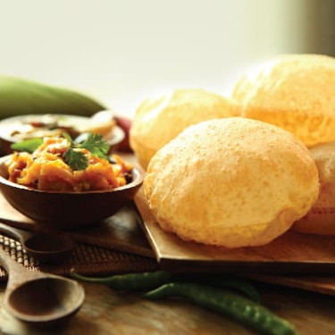 Poori Bhaji With Kurma