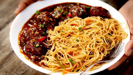 Schezwan Noodles With Manchurian Combo 600 Gms)