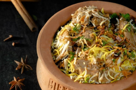 Lucknowi Kurczak Biryani Handi (Bez Kości)