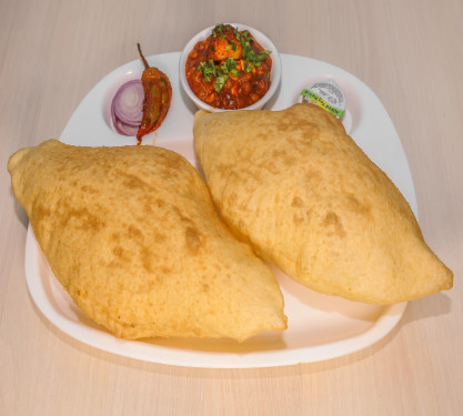 Chhole Bhature (2 Piece)