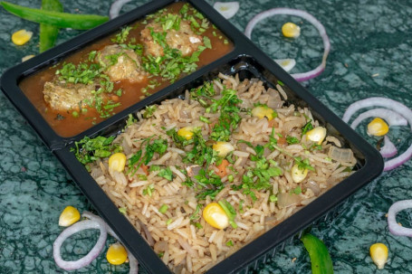 Fried Rice With Manchurian Balls In Gravy
