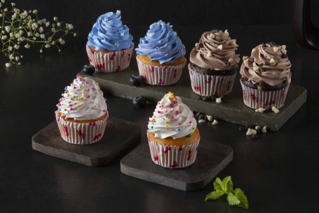 Set Of 2 Each Vanilla, Chocolate Blueberry Cup Cake Combo (6 Pcs)