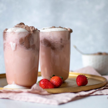 Choco Strawberry Milkshake Extra Large-500 Ml)