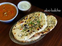 Onion Kulcha With Dal
