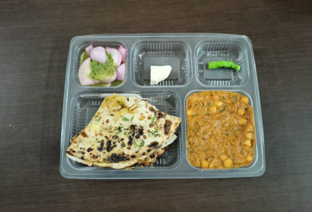 Amritsari Kulcha With Chana (1Pc)