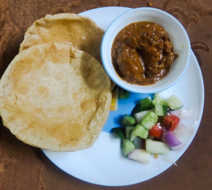 Puri And Chicken Curry With Salad