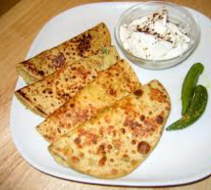 Aloo Paratha With Butter With Chutney