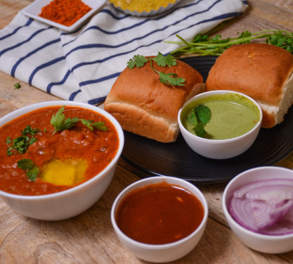 Vada Pav With Garlic Chutney