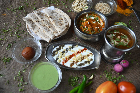 Paneer Butter Masala(Full)+Dal Makhni(Full)+Boondi Raita(Full)+10 Butter Roti+Green Chatni+ Salad