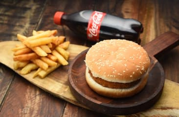 Aloo Tikki Burger Patatine Fritte Coca Cola