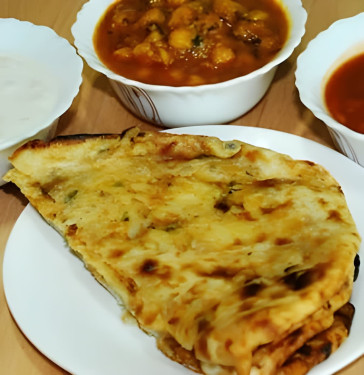 Amritsari Mix Kulche With Chole