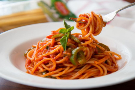 Spaghetti In Tangy Tomato Sauce