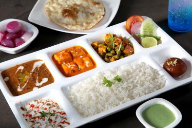 Khoya Paneer Dal Makhani Jeera Rice Raita 1 Butter Naan Or 2 Tandoori Roti